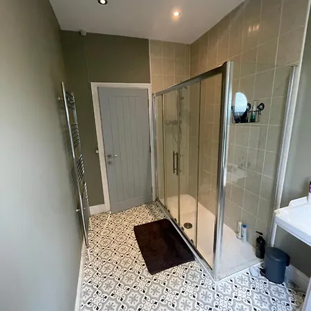 Stunning One Bedroom Apartment *